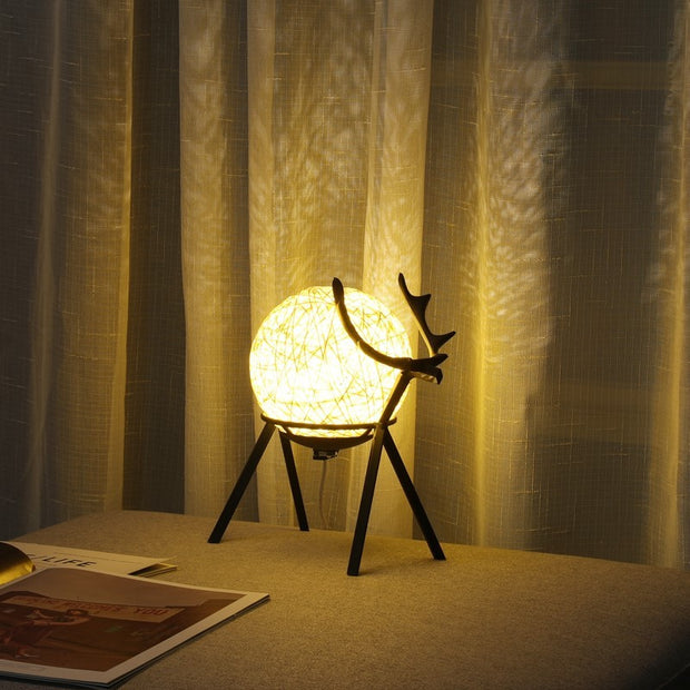 Retro style romantic bedside deer lamp